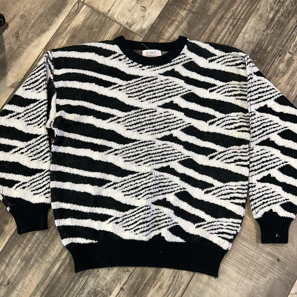 VINTAGE knitted retro black and white striped sweater size med-large